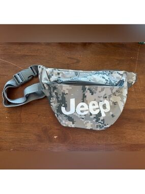 Jeep Men's dessert Camo Belt Bag - Gray & Black